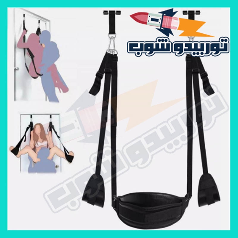 مرجيحة المتزوجين المبهجة توضع على الباب جاهزة للاستخدام